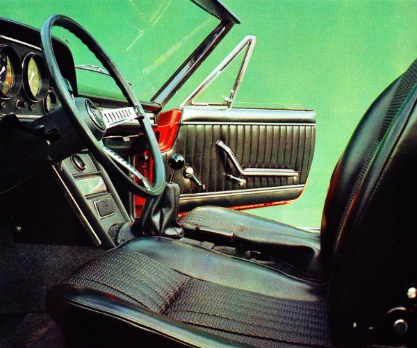 Fiat Dino Spider 2000 interni